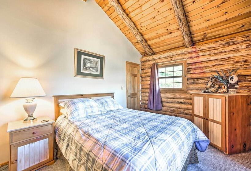 Pet Friendly New York Cabin W/ Hot Tub & Game Room