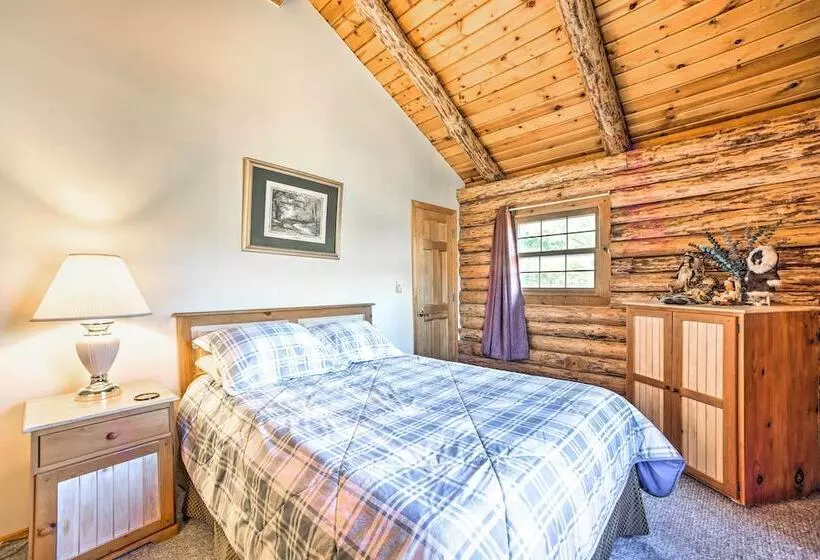 Pet Friendly New York Cabin W/ Hot Tub & Game Room