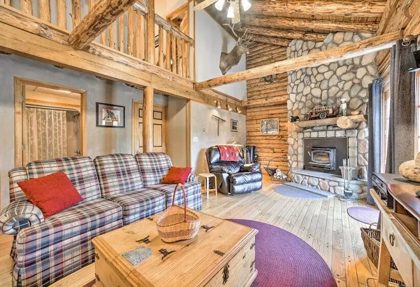 Pet Friendly New York Cabin W/ Hot Tub & Game Room