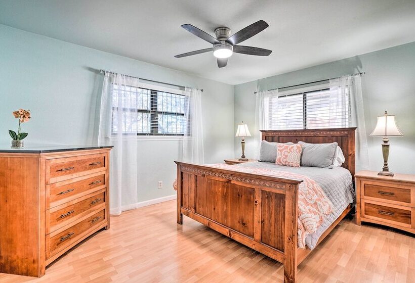 Lovely San Antonio Home ~ 13 Mi To Downtown!