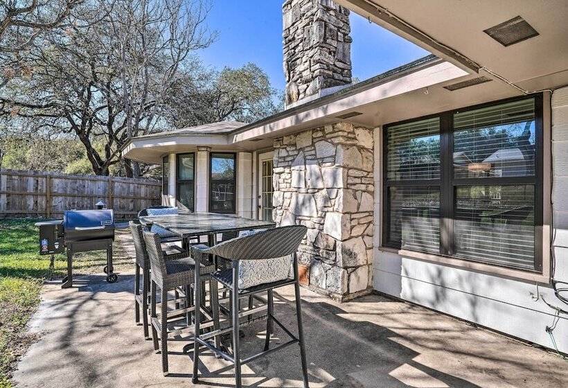 Lovely San Antonio Home ~ 13 Mi To Downtown!