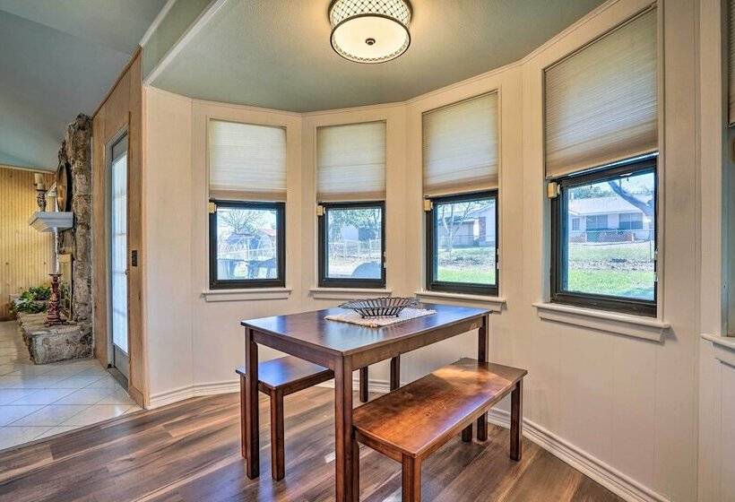 Lovely San Antonio Home ~ 13 Mi To Downtown!