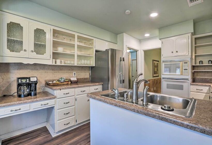 Lovely San Antonio Home ~ 13 Mi To Downtown!