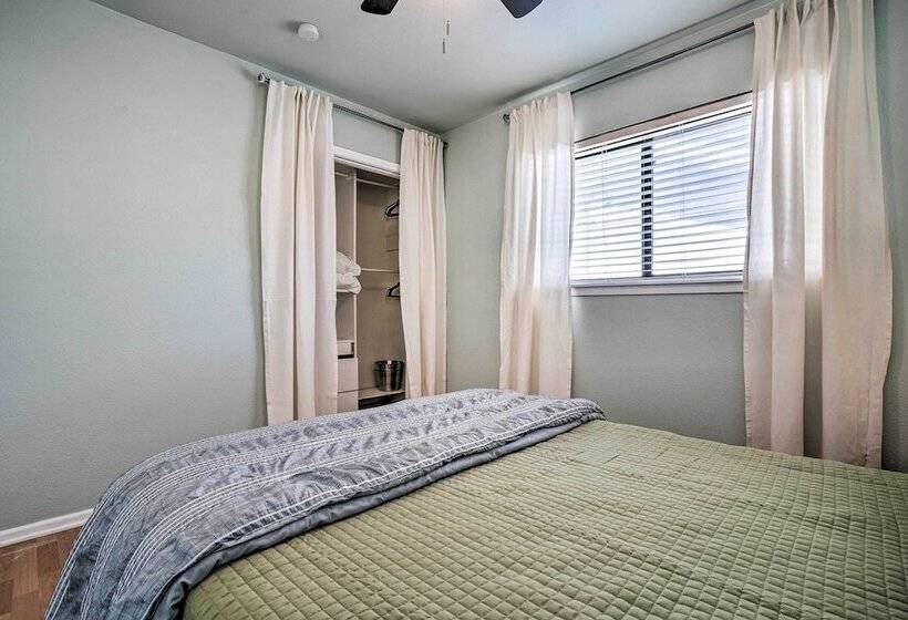 Lovely San Antonio Home ~ 13 Mi To Downtown!