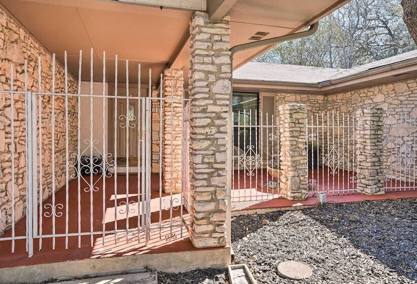 Lovely San Antonio Home ~ 13 Mi To Downtown!