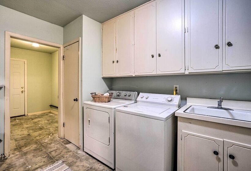 Lovely San Antonio Home ~ 13 Mi To Downtown!