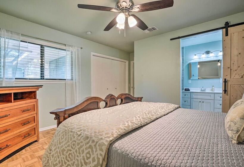 Lovely San Antonio Home ~ 13 Mi To Downtown!