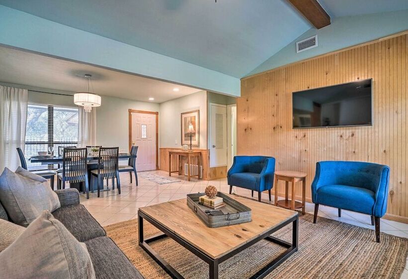 Lovely San Antonio Home ~ 13 Mi To Downtown!