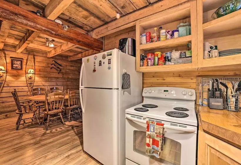 Secluded Vanderbilt Cabin, 9 Mi To Treetops!