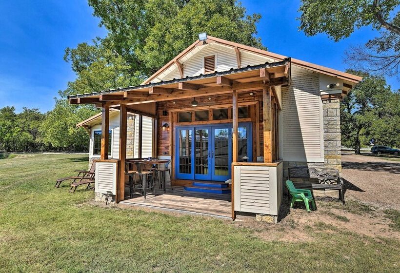 Spacious Glen Rose Home On Paluxy Riverfront