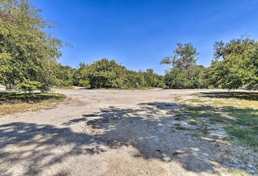 Spacious Glen Rose Home On Paluxy Riverfront