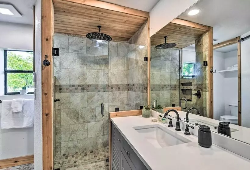 Spacious Glen Rose Home On Paluxy Riverfront