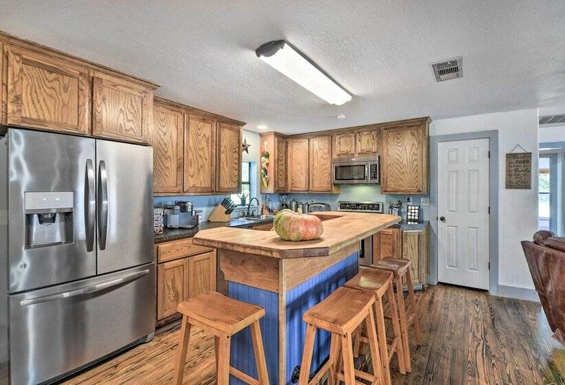 Spacious Glen Rose Home On Paluxy Riverfront