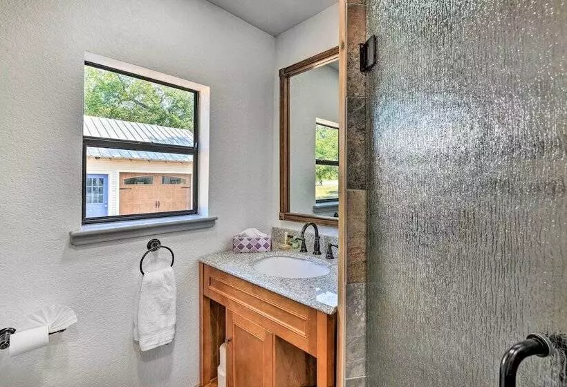 Spacious Glen Rose Home On Paluxy Riverfront