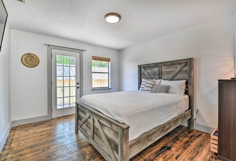 Spacious Glen Rose Home On Paluxy Riverfront