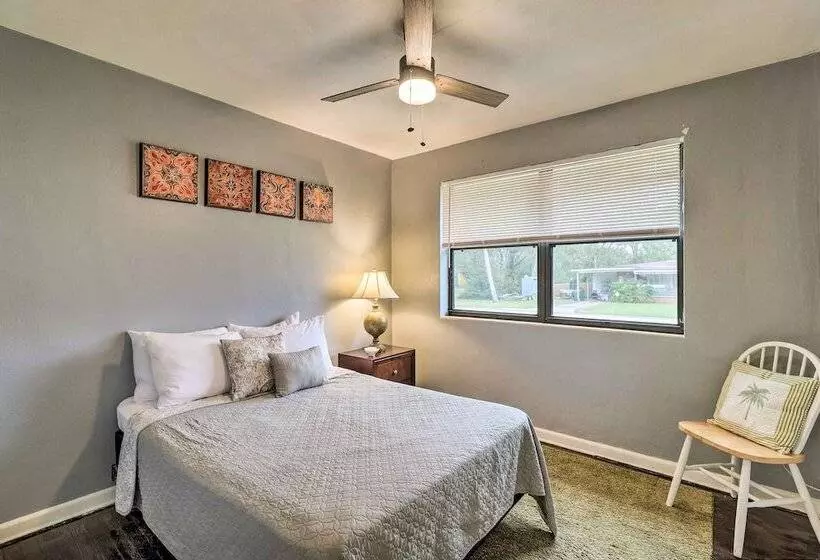 Welcoming Jacksonville Home < 9 Mi To Beach!