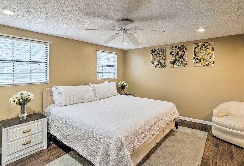 Welcoming Jacksonville Home < 9 Mi To Beach!