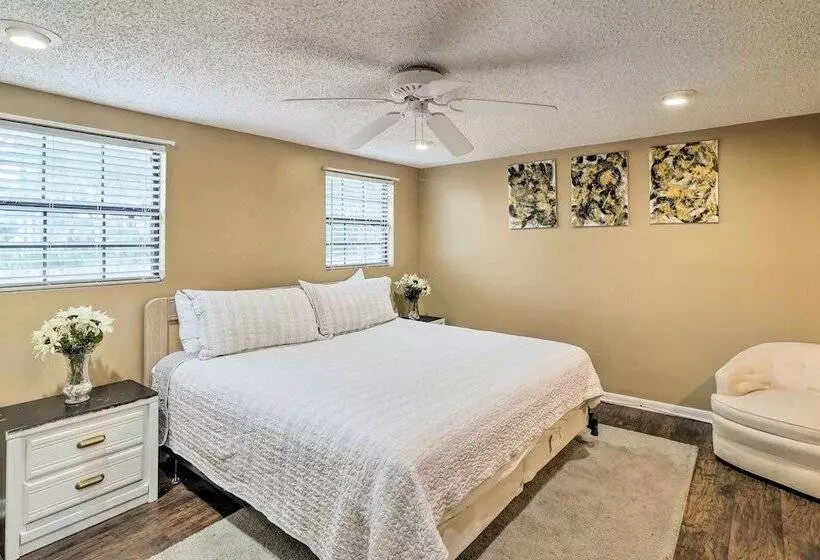 Welcoming Jacksonville Home < 9 Mi To Beach!