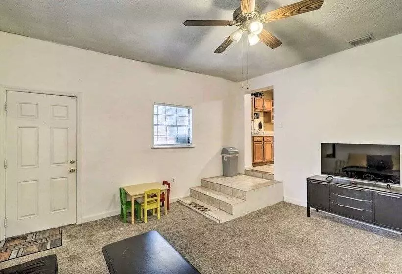 Welcoming Jacksonville Home < 9 Mi To Beach!