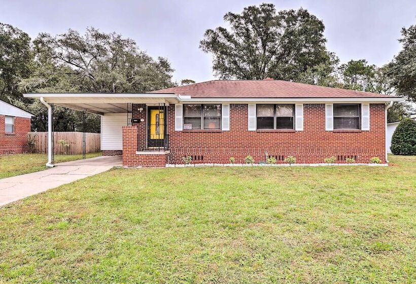 Welcoming Jacksonville Home < 9 Mi To Beach!