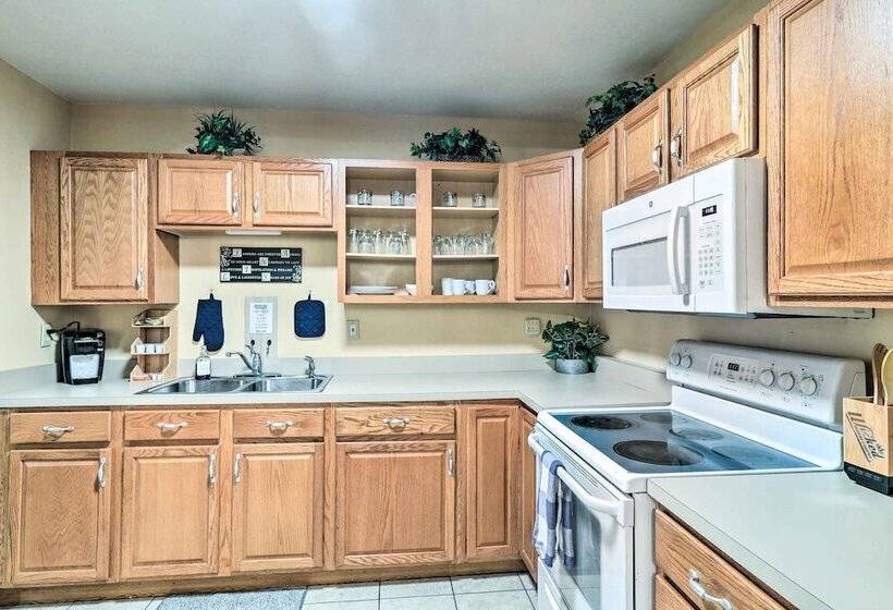 Welcoming Jacksonville Home < 9 Mi To Beach!