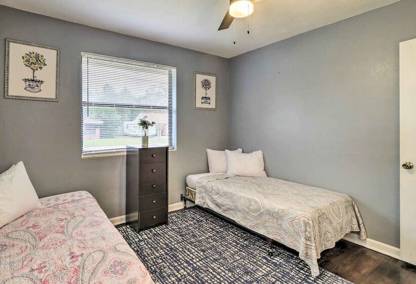 Welcoming Jacksonville Home < 9 Mi To Beach!