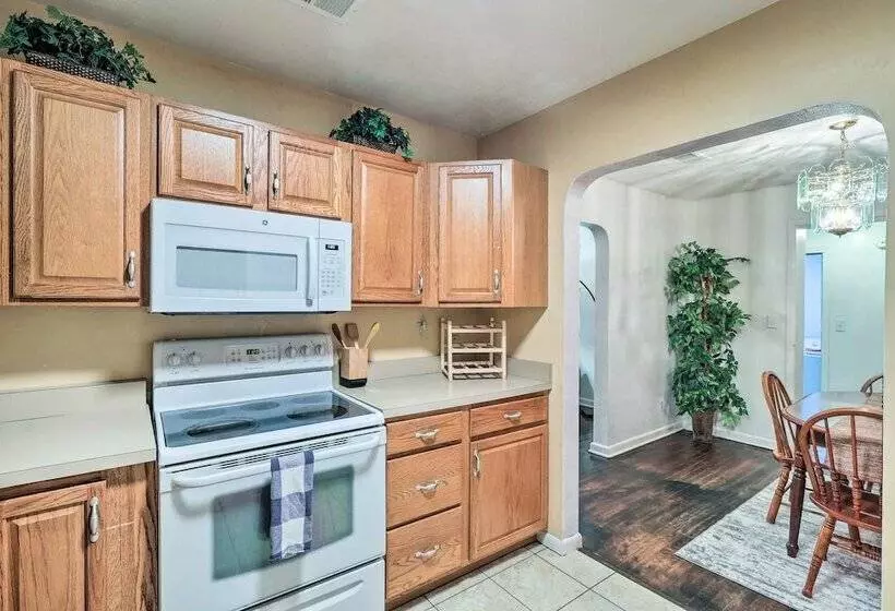 Welcoming Jacksonville Home < 9 Mi To Beach!