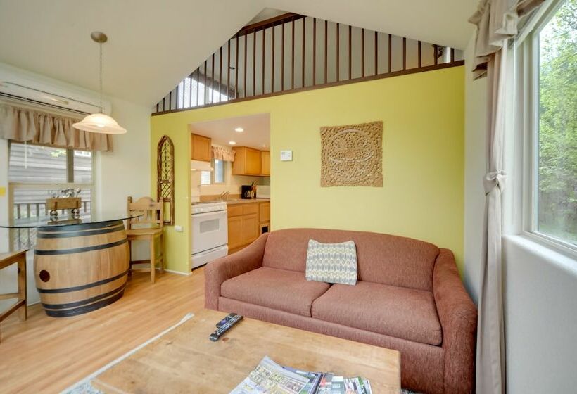 Winery Cabin In Fredericksburg W/ Wraparound Deck!