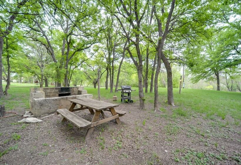 Winery Cabin In Fredericksburg W/ Wraparound Deck!