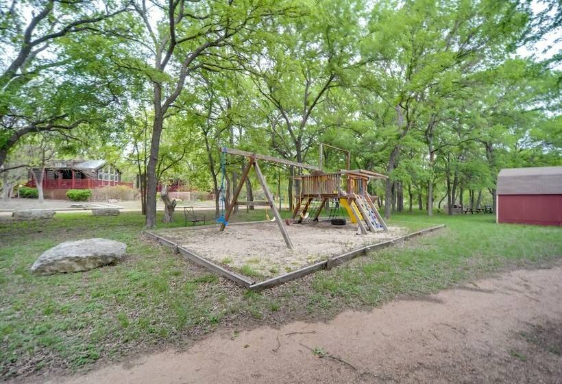 Winery Cabin In Fredericksburg W/ Wraparound Deck!
