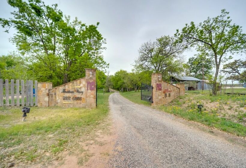 Winery Cabin In Fredericksburg W/ Wraparound Deck!
