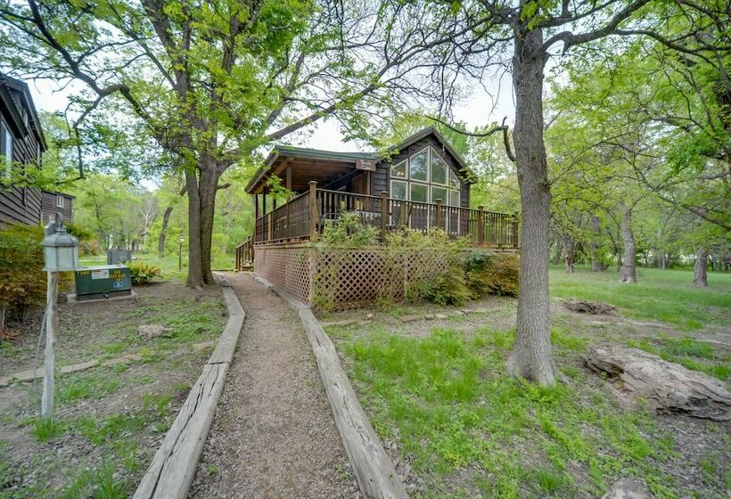 Winery Cabin In Fredericksburg W/ Wraparound Deck!