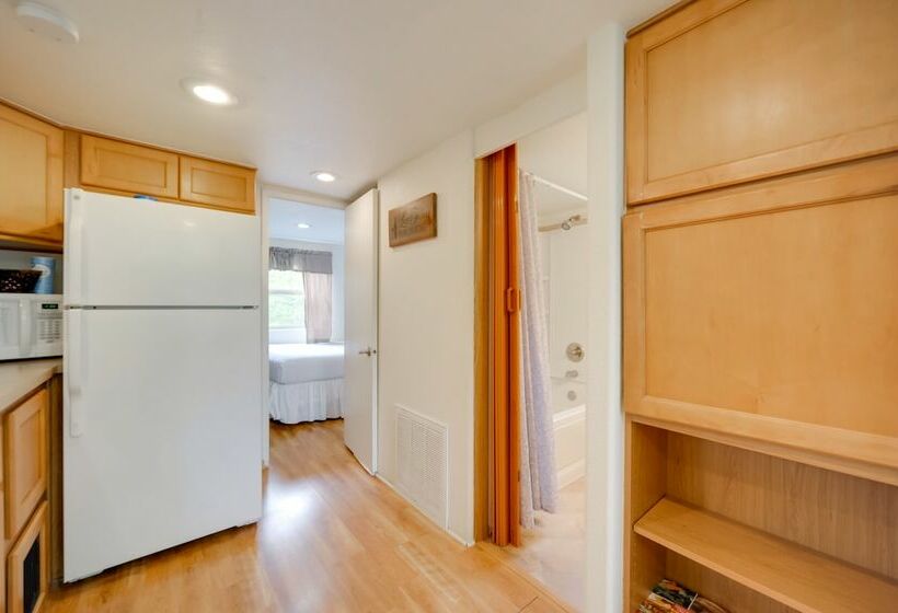 Winery Cabin In Fredericksburg W/ Wraparound Deck!