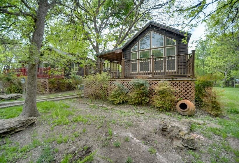 Winery Cabin In Fredericksburg W/ Wraparound Deck!