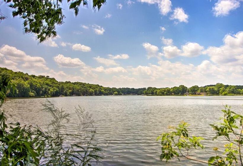 Year Round Waterfront Getaway: Lake Access + Dock!