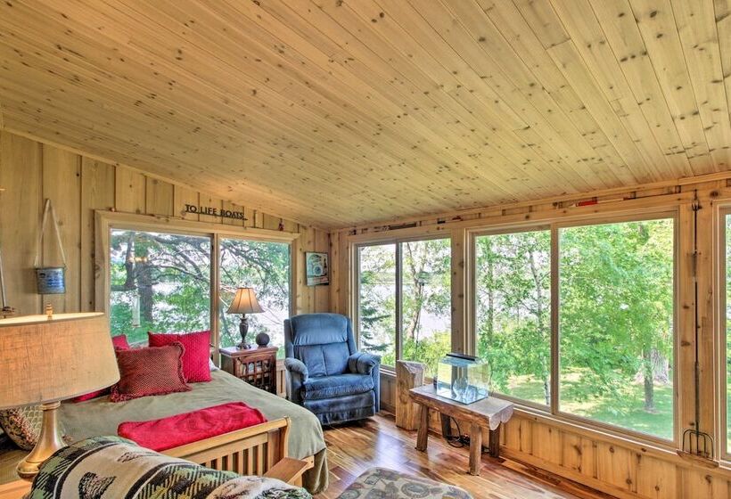 Year Round Waterfront Getaway: Lake Access + Dock!