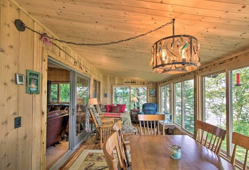 Year Round Waterfront Getaway: Lake Access + Dock!