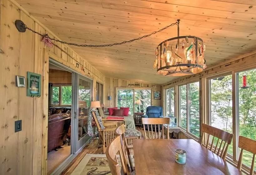 Year Round Waterfront Getaway: Lake Access + Dock!