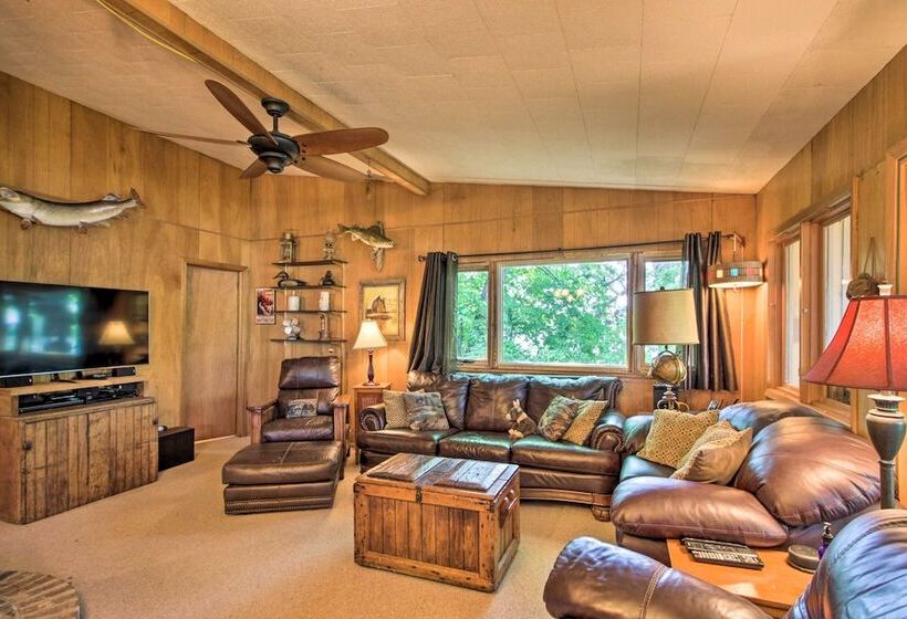 Year Round Waterfront Getaway: Lake Access + Dock!