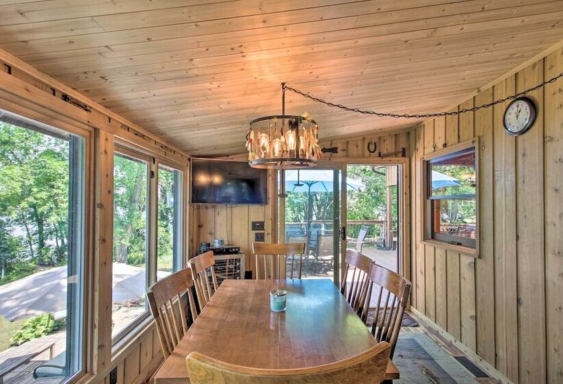 Year Round Waterfront Getaway: Lake Access + Dock!