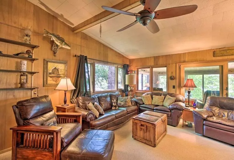 Year Round Waterfront Getaway: Lake Access + Dock!