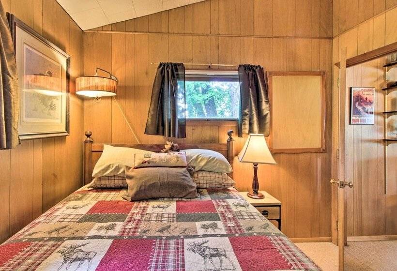 Year Round Waterfront Getaway: Lake Access + Dock!