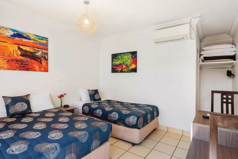 Bilinga Beach Motel