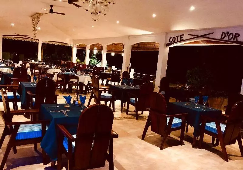 هتل Cote D'or Lodge