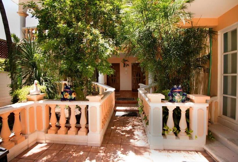 فندق Francis Arlene Adults Only