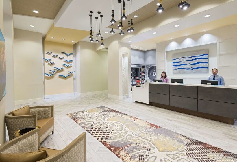 هتل Hampton Inn & Suites Tampa Airport Avion Park Westshore