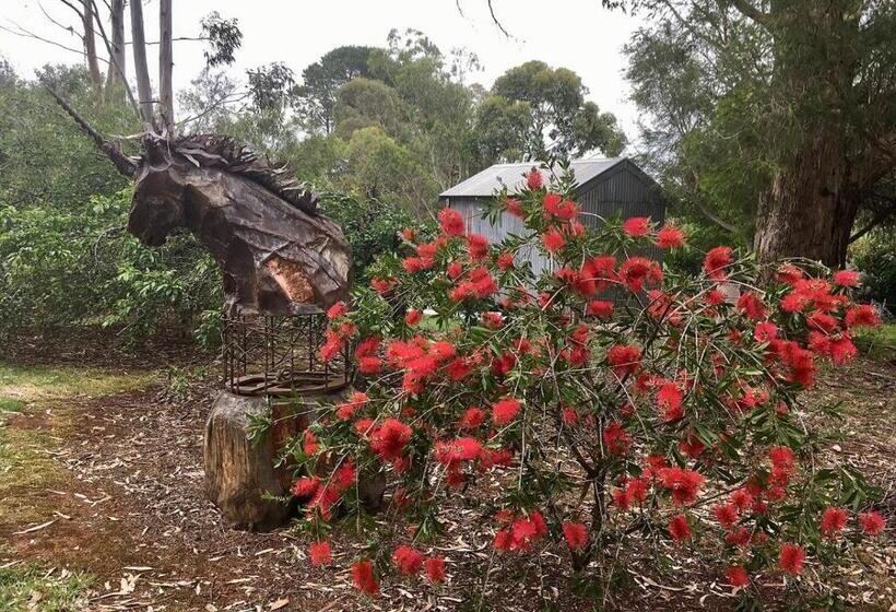 בית מלון כפרי Sutton Spring Art Retreats