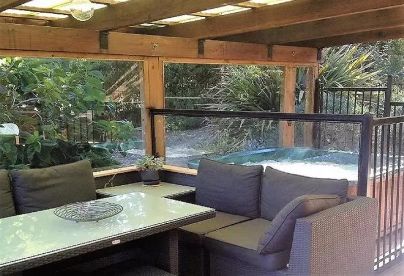 ホテル Sutton Spring Art Retreats
