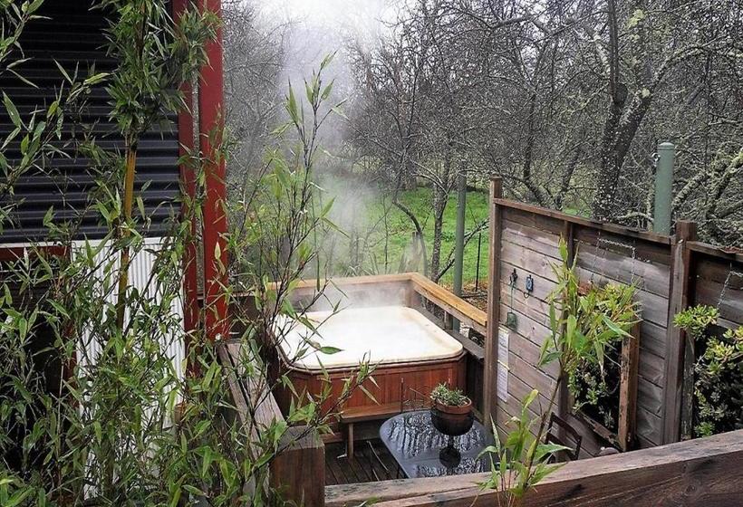 בית מלון כפרי Sutton Spring Art Retreats