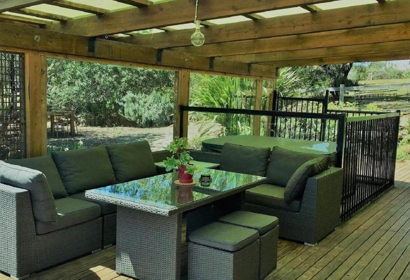 בית מלון כפרי Sutton Spring Art Retreats